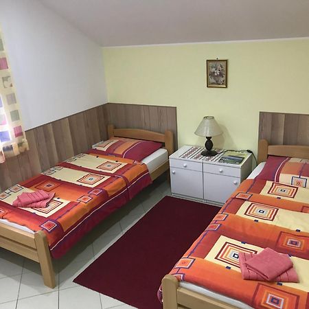 Guesthouse Rebel Deliblato ภายนอก รูปภาพ