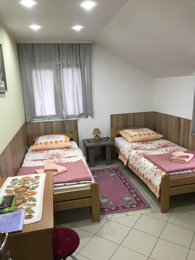 Guesthouse Rebel Deliblato ภายนอก รูปภาพ