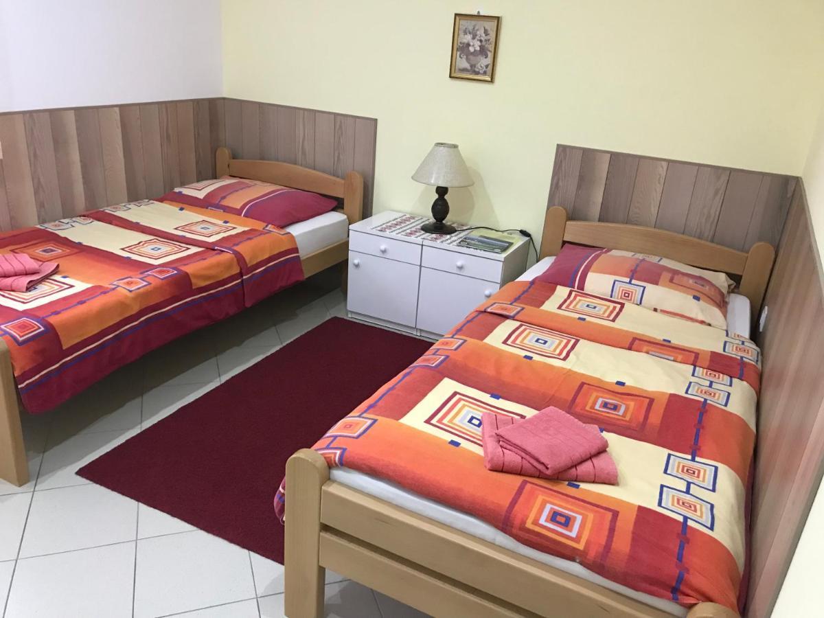 Guesthouse Rebel Deliblato ภายนอก รูปภาพ