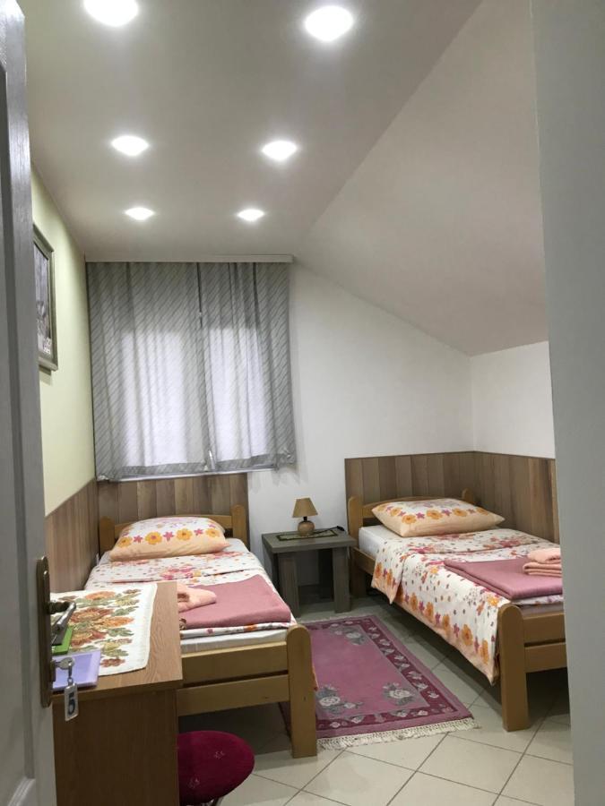 Guesthouse Rebel Deliblato ภายนอก รูปภาพ