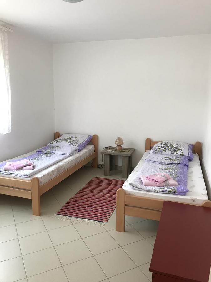 Guesthouse Rebel Deliblato ภายนอก รูปภาพ